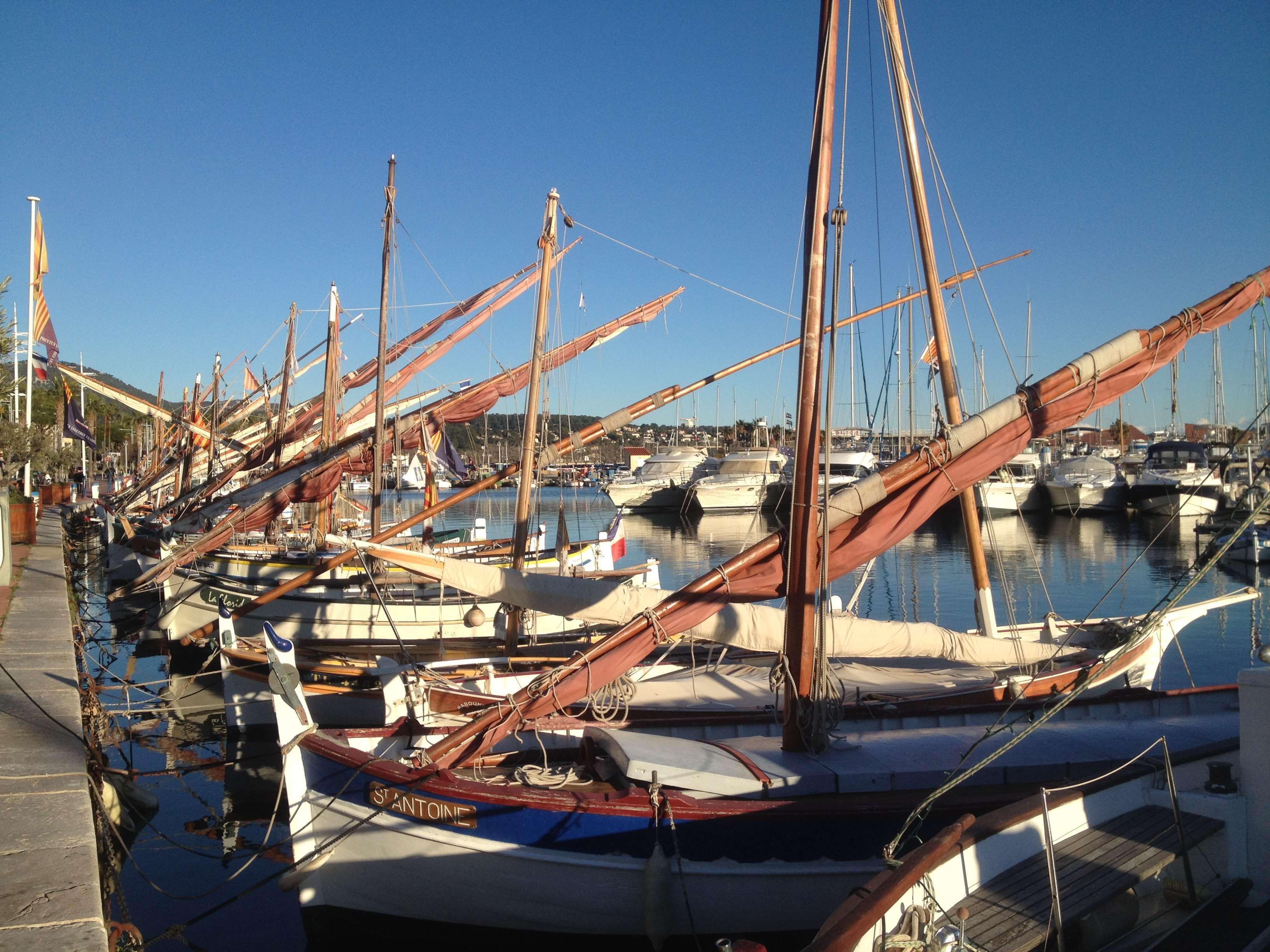 Kyriad Direct Marseille Est La Valentine La Penne-sur-Huveaune Bagian luar foto