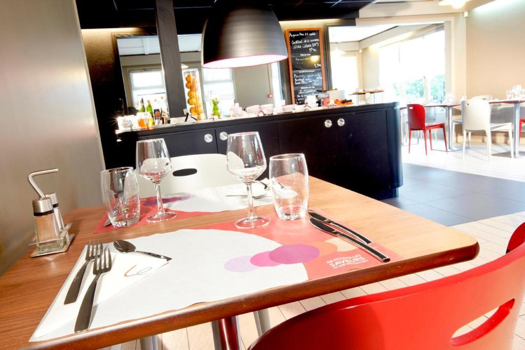 Kyriad Direct Marseille Est La Valentine La Penne-sur-Huveaune Bagian luar foto